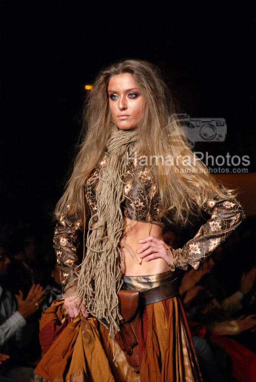 Model walks the ramp for Arjun Khanna on 29th 2008