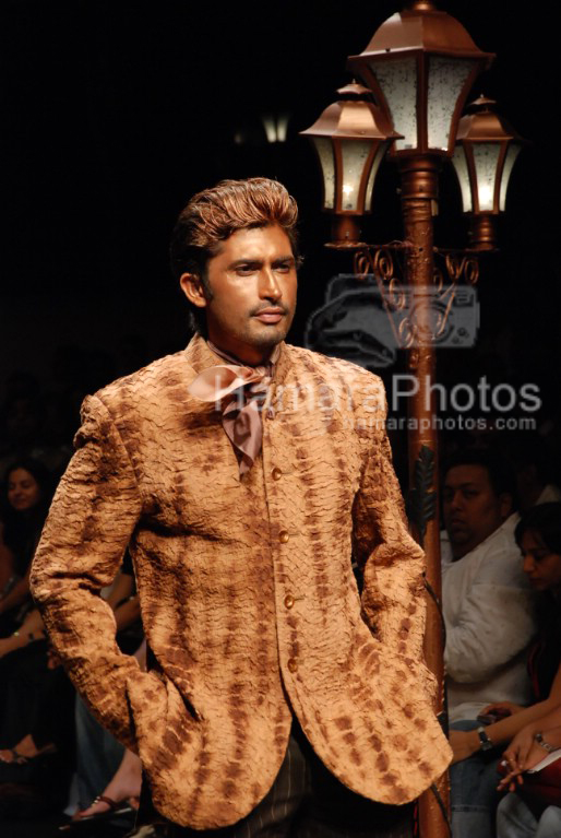 Model walks the ramp for Arjun Khanna on 29th 2008