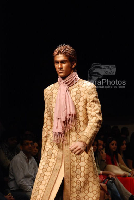 Model walks the ramp for Arjun Khanna on 29th 2008