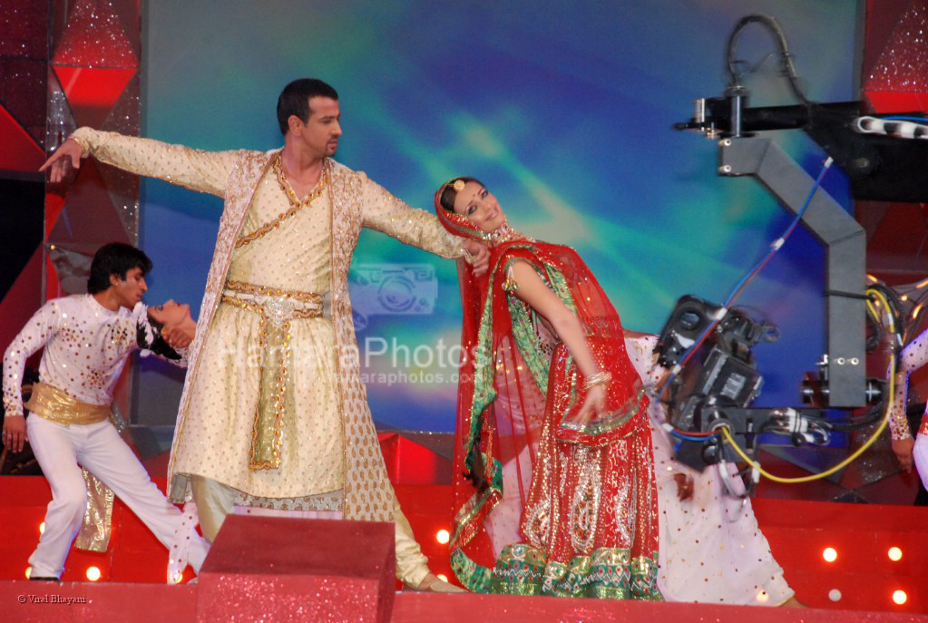 Ronit roy,Roshini Chopra at Sansui TV Awards on 29th 2008