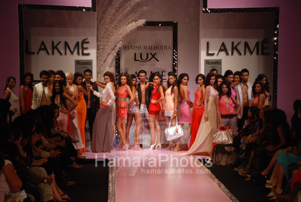 at Manish Malhotra Show in LIFW on 29th 2008