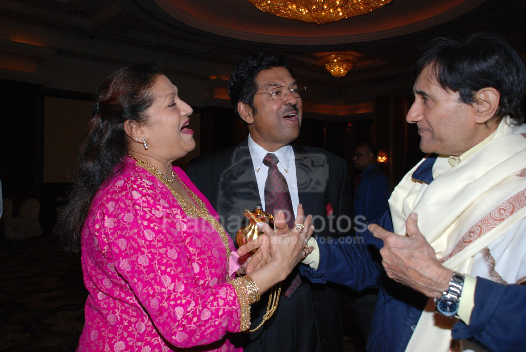 Bindu with Dev Anand at promotional book event hosted by Vijay Kalantri in Taj Land's End on March 30th 2008