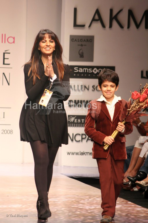 Neeta Lulla with Darsheel Safary at Neeta Lulla's Show in Lakme India Fashion Week on March 30th 2008