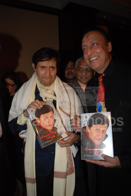Dev Anand at promotional book event hosted by Vijay Kalantri in Taj Land's End on March 30th 2008