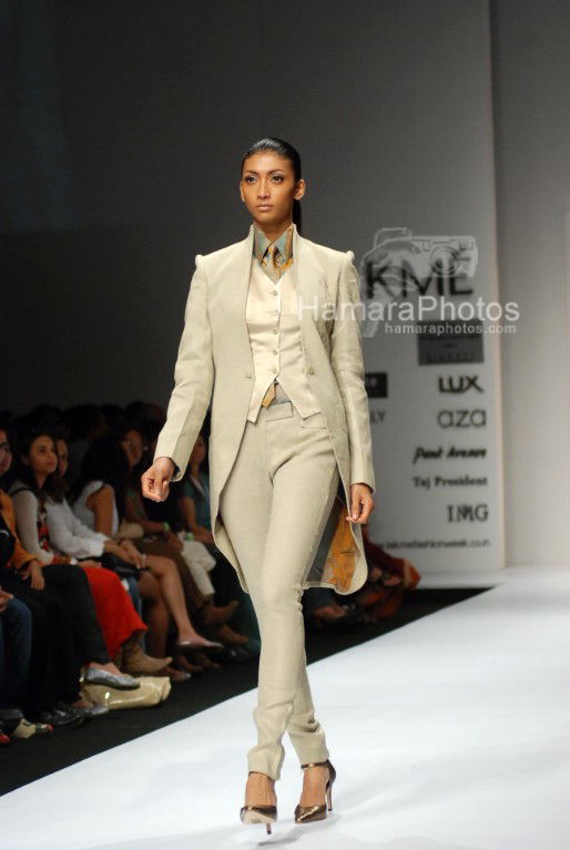 Model walks on the Ramp for Abdul Halder in Lakme India Fashion Week on March 31th 2008