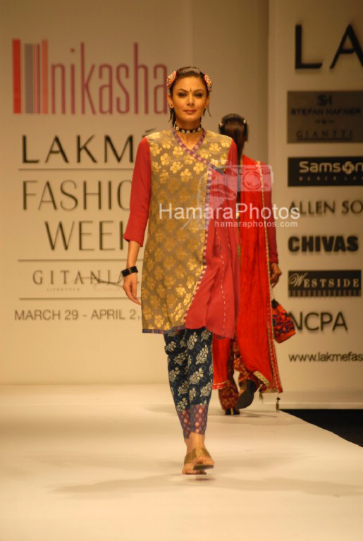 Model walks on the Ramp for Abhishek Dutta and Nikasha Tawadey in Lakme India Fashion Week on March 31th 2008