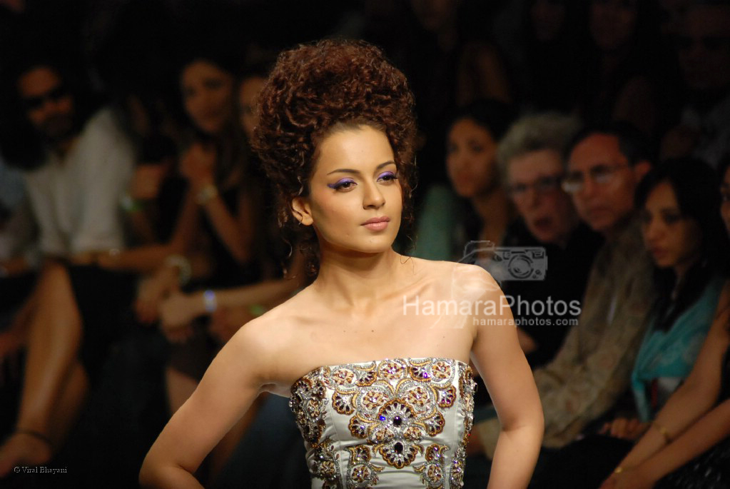 Kangana Ranaut walks on the Ramp for Narendra Kumar Ahmed in Lakme India Fashion Week on March 31th 2008