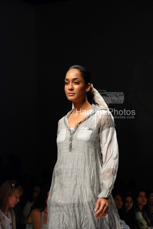 Model walks on the ramp for Aneeth Arora Show in Lakme Fashion week on April 2nd 2008