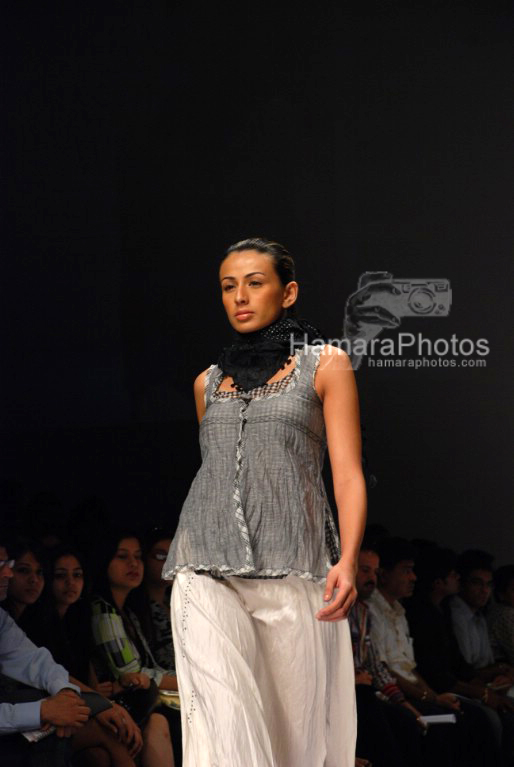 Model walks on the ramp for Aneeth Arora Show in Lakme Fashion week on April 2nd 2008