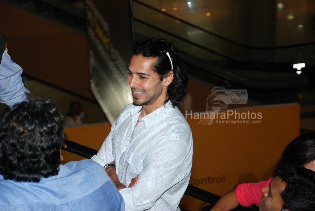 Dino Morea at Bharam star cast in Fame, Malad on April 3rd 2008