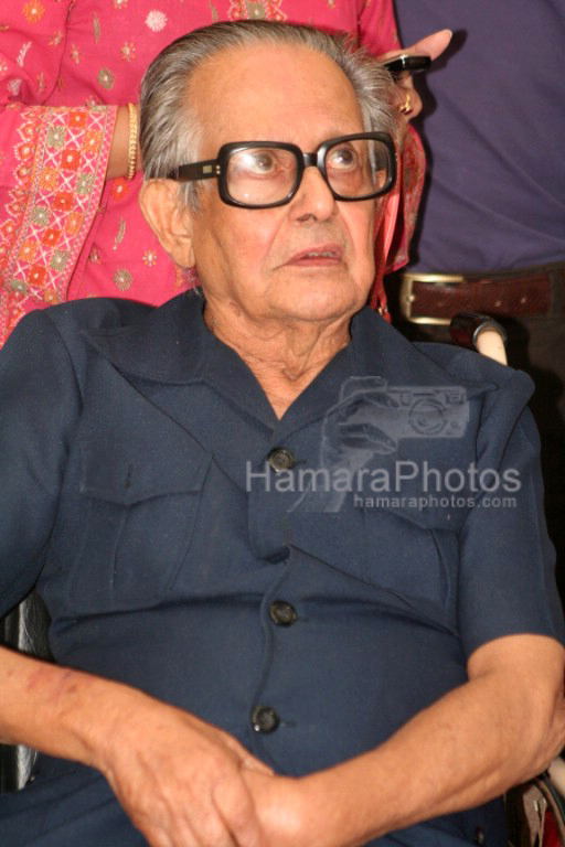 R K Laxman at Special screening of Jodhaa Akbar in  Famous Studio on April 4th 2008
