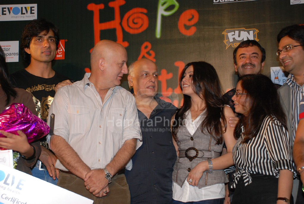 Mahima Chaudhary, Anupam Kher, Mahesh Bhatt at film Hope and a Little Sugar Promos at Fun Republic on April 4th 2008 