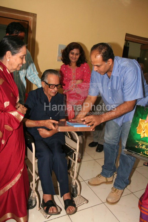 R K Laxman, Ashutosh Gowariker at Special screening of Jodhaa Akbar in  Famous Studio on April 4th 2008