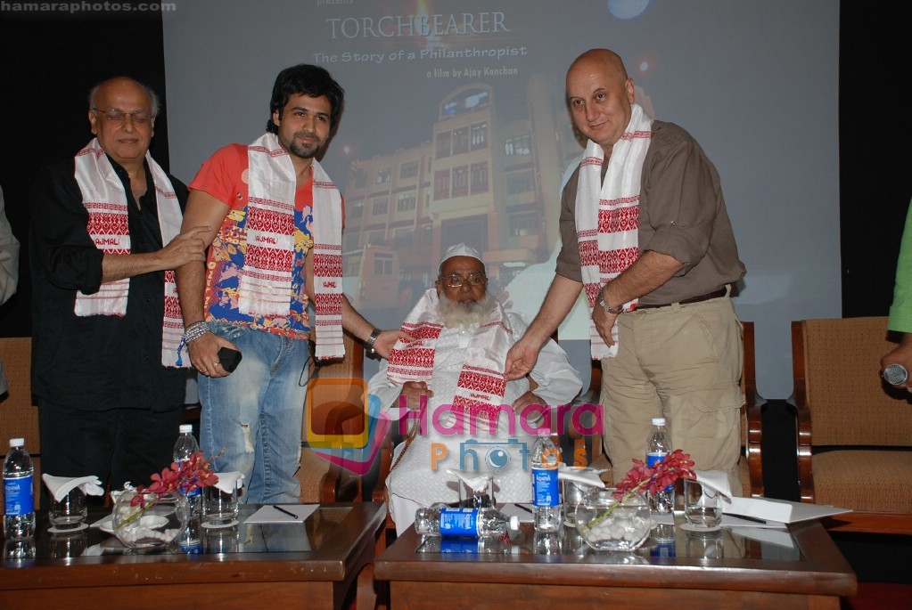 Mahesh Bhatt, Emran Hashmi, Anupam Kher at the documentary launch of Torchbearer The Story of a Philanthropist at Taj Land's End on April 5th 2008 