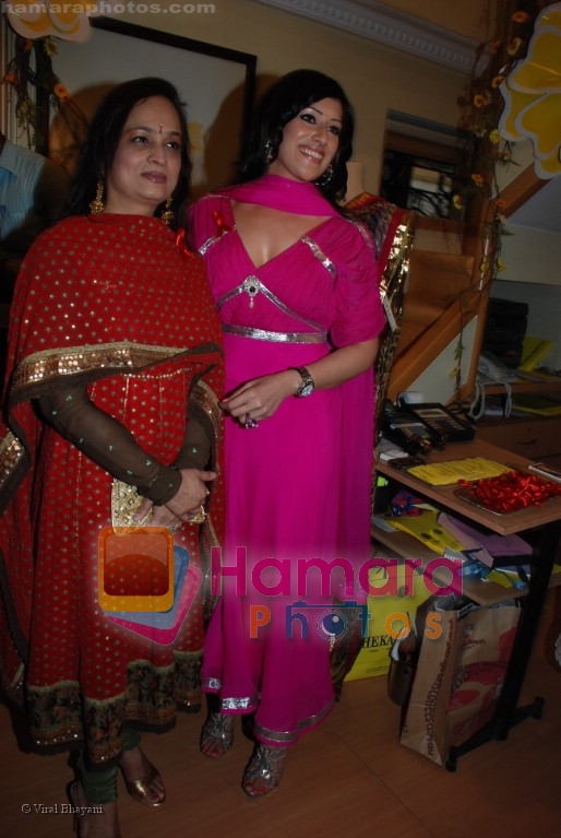 at Maheka Mirpuri's Spring Summer sale in Prabhadevi on April 9th 2008 