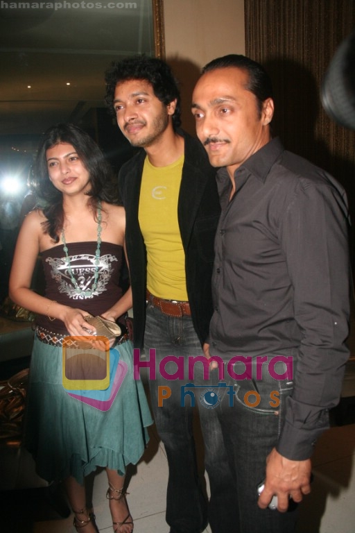Shreyas Talpade with wife and Rahul Bose at Shaurya success bash in D Ultimate Club on April 10th 2008 