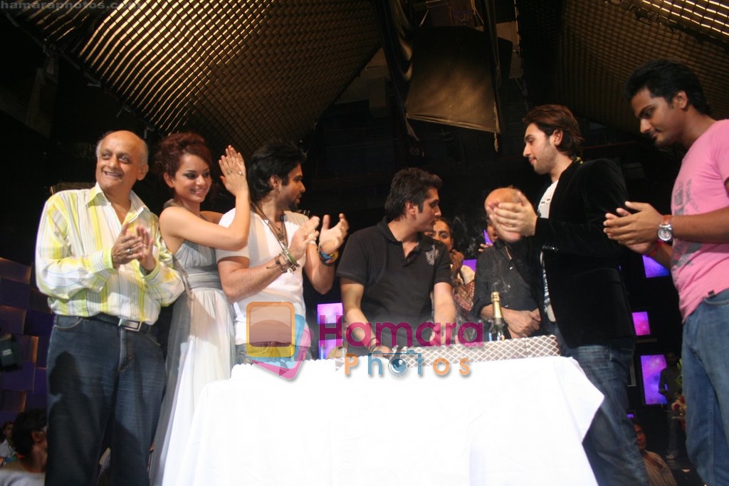 Mukesh Bhatt, Kangana Ranaut,Emraan Hashmi,Adhyayan on the Location of Raaz in Film City on April 11th 2008 