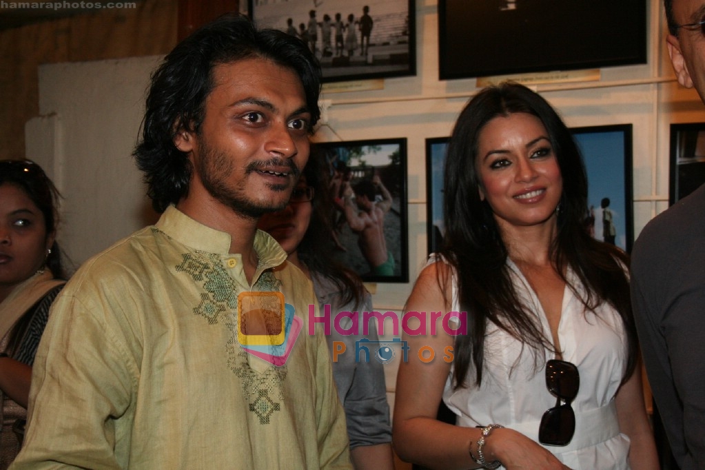 Mahima Chaudhry at Hope Little Sugar photo exhibition in Out of the Blue on April 12th 2008 