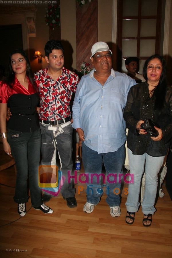 Divya Khosla Kumar,Bhushan Kumar,Satish Kaushik with wife at Satish Kaushiks Bday Bash in Cinevistaas Studios, Kanjunmarg on April 13th 2008 