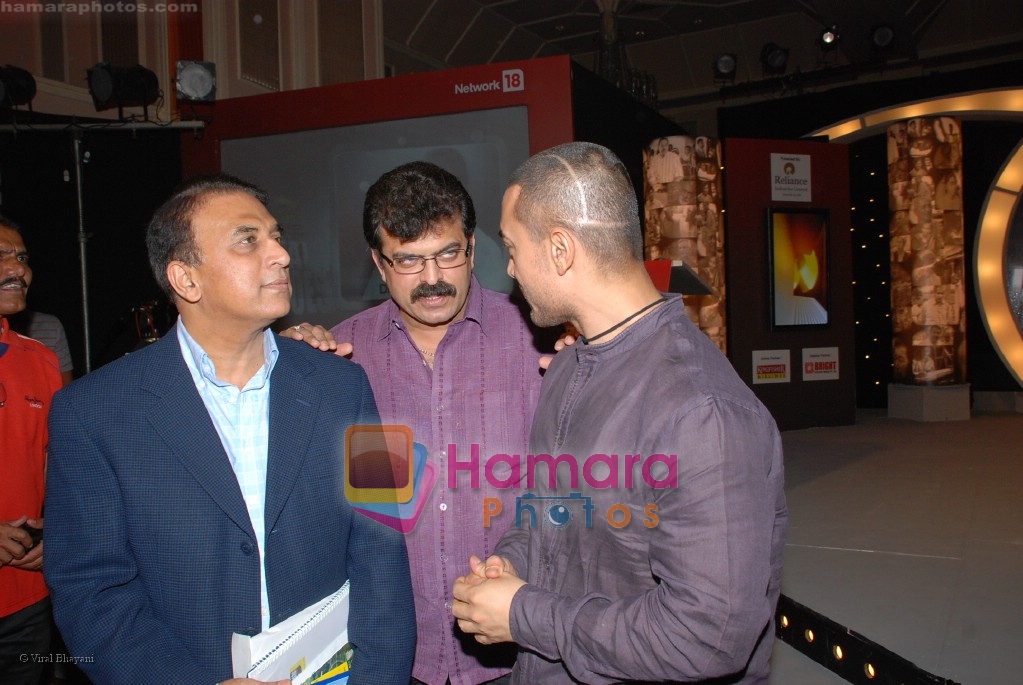 Sunil Gavaskar, Aamir Khan at CNN IBN Real Heroes Awards in Hilton Towers on April 14th 2008 