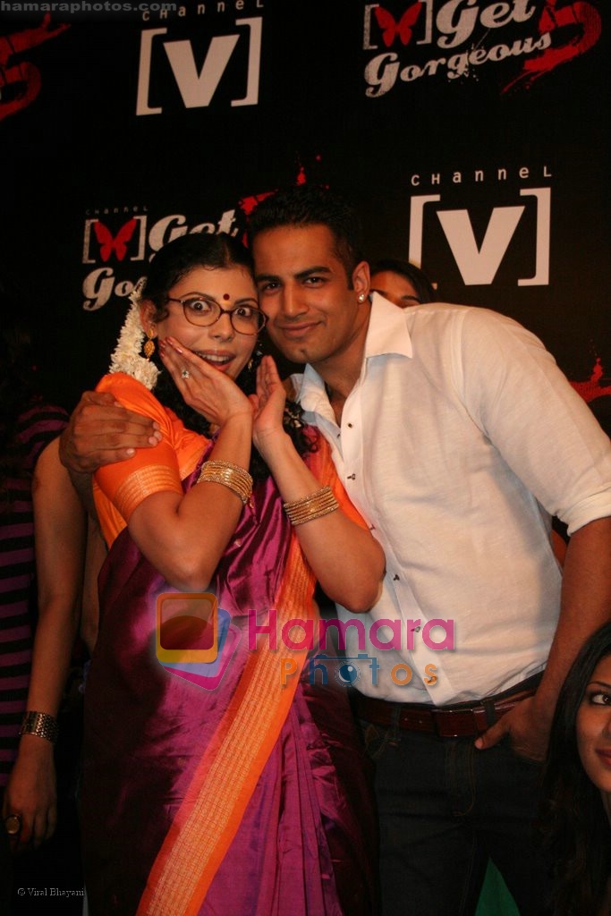 Lola Kutty, Upen Patel at Channel V's Get Gorgeous 5 in Sports Bar, Andheri, Mumbai on  April 17th 2008 
