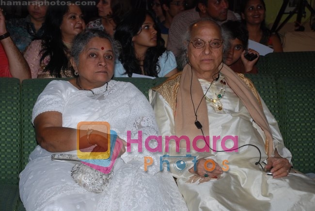 Pandit Jasraj with daughter Durga Jasraj at the launch of TV Southasia in Tea Centre,Mumbai on  April 19th 2008 