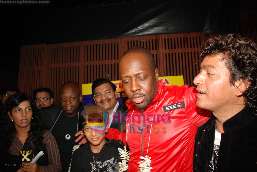 Aadesh Shrivastava with Wyclef at Wyclef Jean show hosted by Aaadesh Shrivastava in Aurus on April 20th 2008 