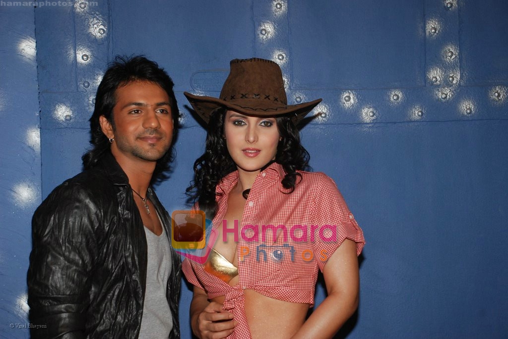 Tulip Joshi in a item song for film Runway in Mukesh Mills on April 21st 2008 