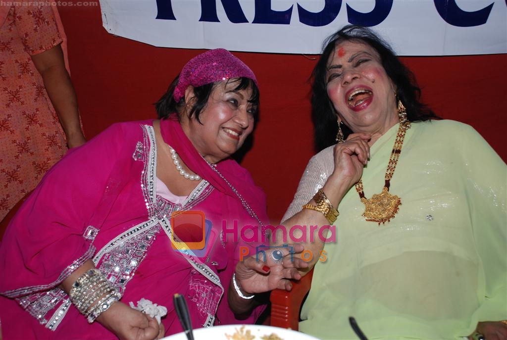 Shyama and Sitara Devi at Dadasaheb Phalke press meet in Andheri on April 24th 2008 