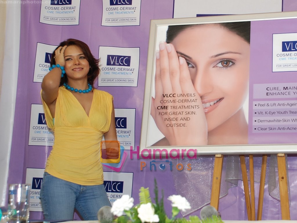 Udita Goswami launches Cosme Dermat for VLCC in Prabhadevi on April 29th 2008 