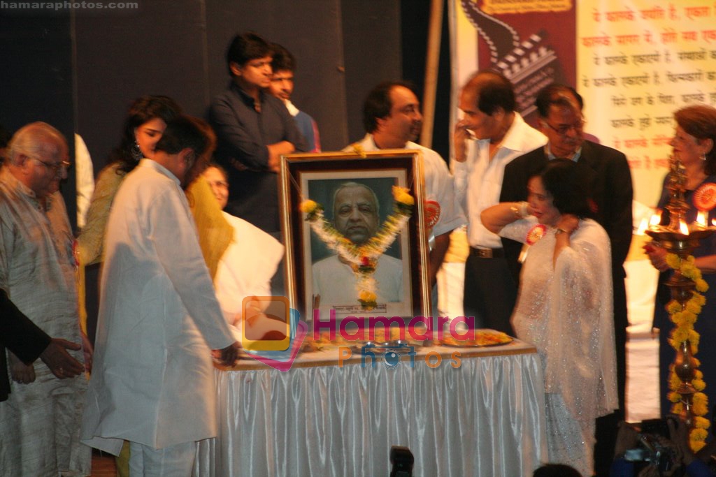 Rajesh Khanna with Sitara Devi at Dadasaheb Phalke Awards in Bhaidas Hall on April 30th 2008
