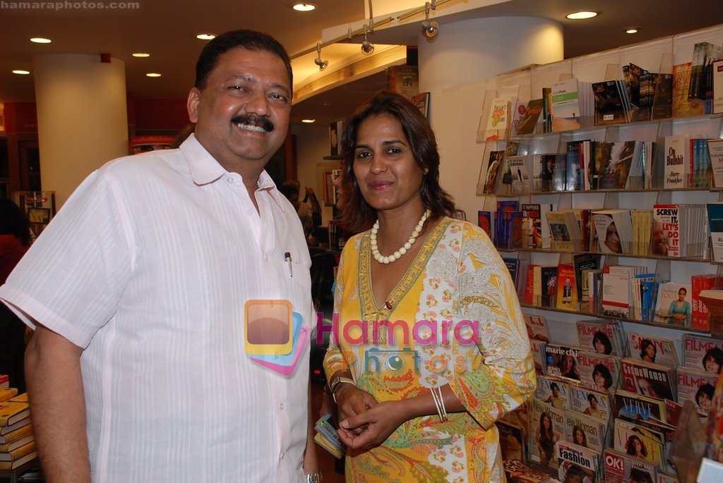 at Busy Bee's book reading by Farzana Contractor in Oxford book store on April 30th 2008