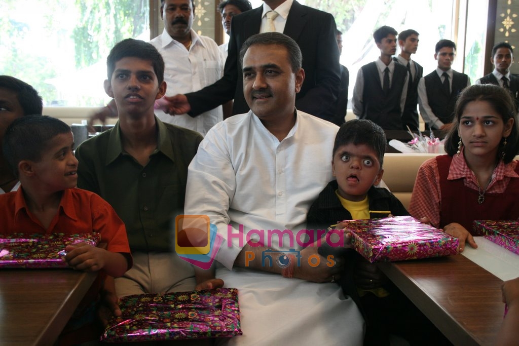 Praful Patel at the launch of Hotel Vihang Orchid in  Thane on May 4th 2008