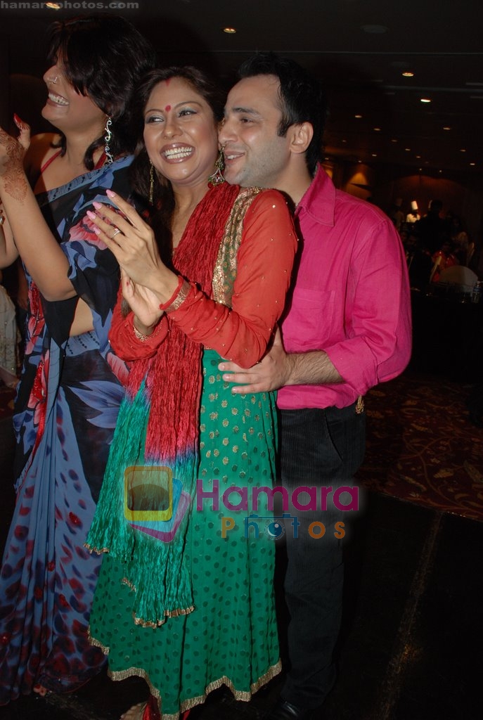 Manini De and Mihir Mishra at Vandana Sajnani and Rajesh Khattar's wedding reception in BJN Hall on May 5th 2008
