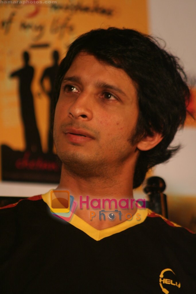 Sharman Joshi at the reading of Chetan Bhagat's book The 3 mistakes of my life in  Depot on May 8th 2008