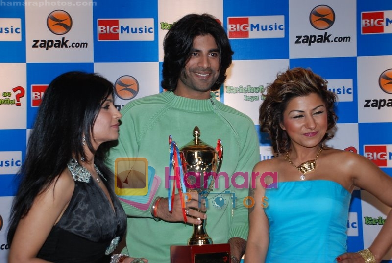 Sikander Kher, Shibani Kashyap and Hard Kaur at Kricket Se Kya Mila music launch in Poison on May 12th 2008