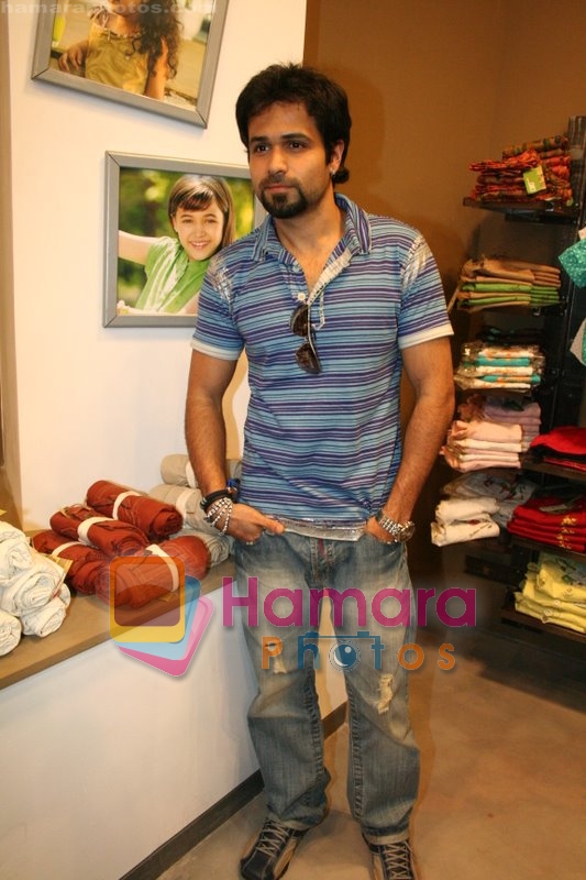 Emraan Hashmi at Jannats promotional with Spykar in  Mega Mall on May 15th 2008