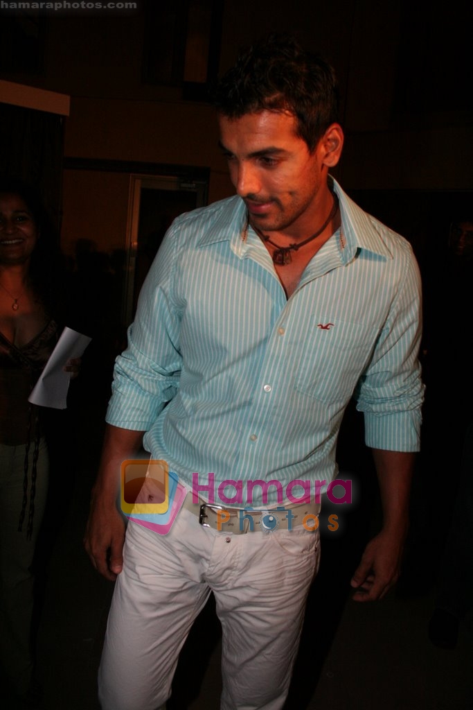 John Abraham at the Unveiling Of The _Tiger Wall Of Hope_ By WWF & Nokia in J W Marriott mall on May 18th 2008