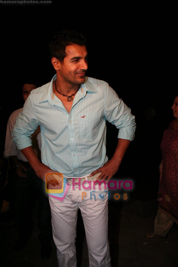 John Abraham at the Unveiling Of The _Tiger Wall Of Hope_ By WWF & Nokia in J W Marriott mall on May 18th 2008