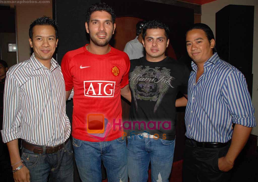 Ryan Tham, Yuvraj Singh, Bunty Sajdeh and Keenan Tham at IPL Victory Celebration on May 21st 2008