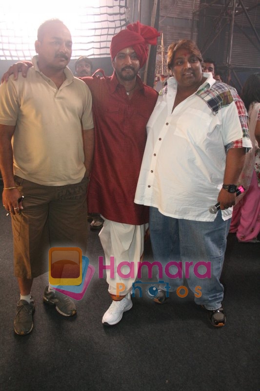 Nana Patekar, Ganesh Acharya on the sets of Horn Ok Please in Filmistan on May 22nd 2008