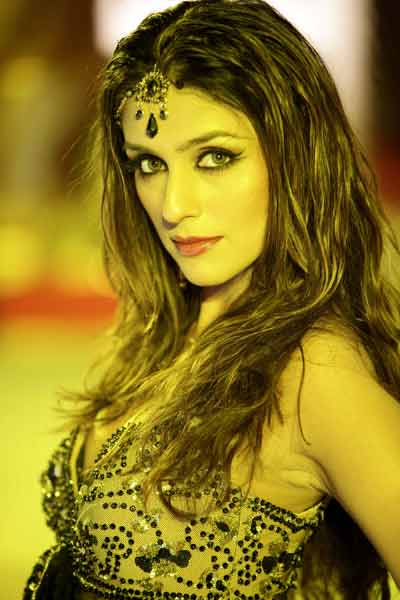 Aarti Chhabria in a still from the movie Dhoom Dhadaka 