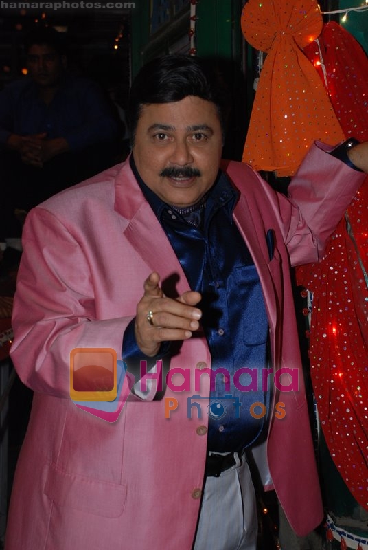 Satish Shah at the Location of HORN OK PLEASE in Filmistan on May 24th 2008 
