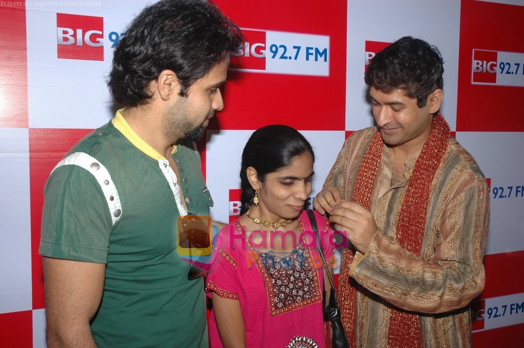 Emran Hashmi with RJ Anirudh at Big FM studios on 23rd May 2008 