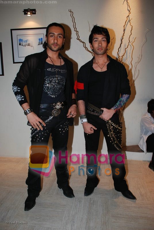 Adhyayan Suman, Nakuul Mehta At the Location of film HAAL-E-DIL in Filmistan on May 25th 2008