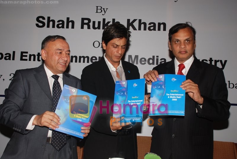 Shahrukh Khan unveils book by ASSOCHAM in Taj Land's End on May 27th 2008