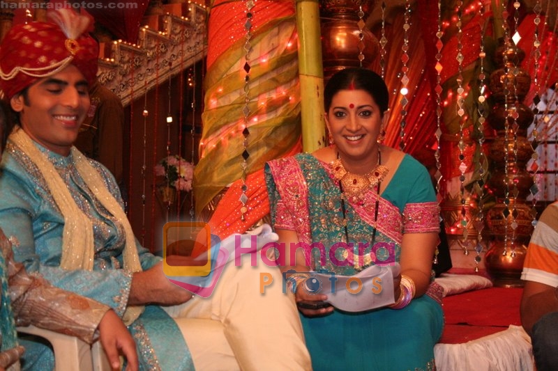Smriti Irani on the sets of Channel 9X Mere Apne in Jogeshwari on May 26th 2008