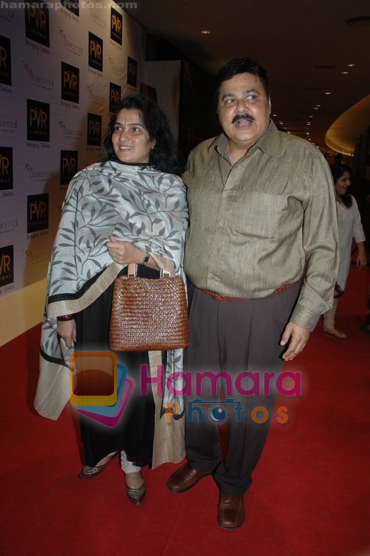Satish Shah with wife at Indiana Jones premiere in  PVR, Goregaon on May 28th 2008