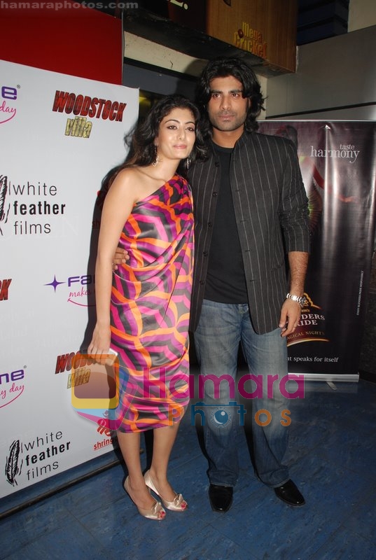 Neha Oberoi, Sikander Kher at Woodstock Villa premiere in Fame on May 29th 2008