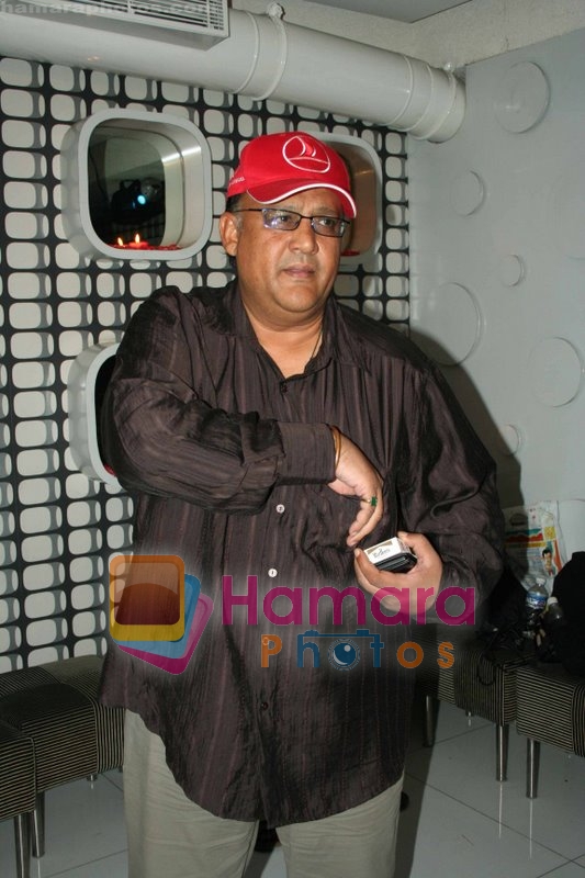 Alok Nath at Angad Hasija Bday Party in Poptates on May 30th 2008